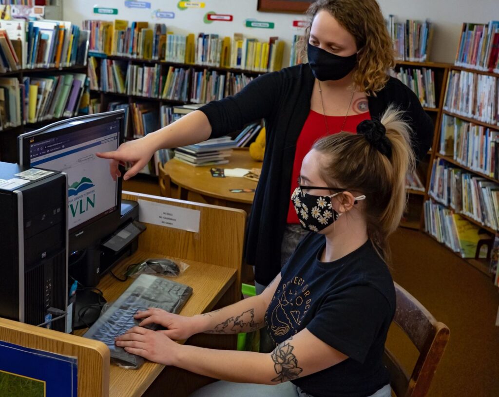 Patron using public computer to search our online catalog.